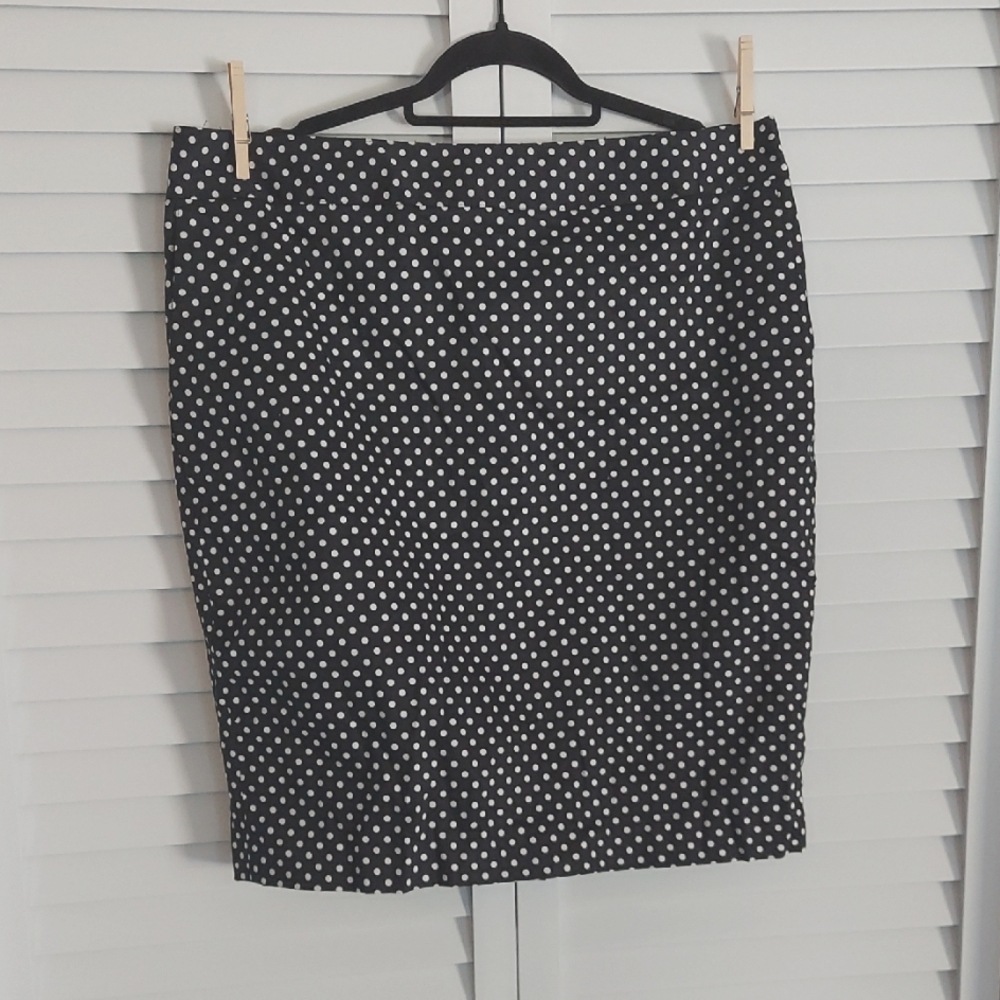 Liz Claiborne Skirt, Size 16, Polkadot Pencil Style Back Zip, Kick Pleat, Cotton